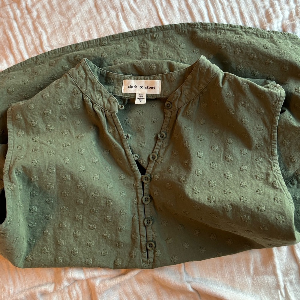 Cloth & Stone, Circular Pattern Textured, Soft Green Blouse, Size Large, Button - Picture 3 of 13